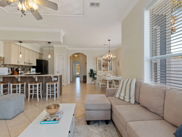 Luxurious 8 Bedroom Coastal Retreat in Destin - Perfect for Groups